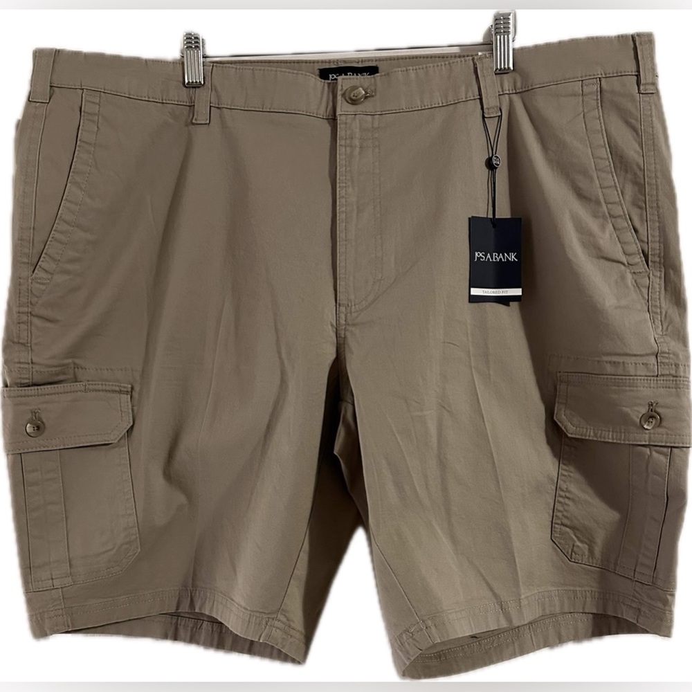 NWT Joseph A. Bank cargo short, 98 percent cotton, 2 percent Elastene, Size 42R